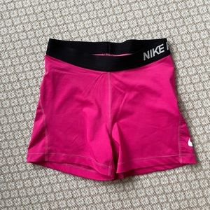 Nike Pro 3” short - pink with black band